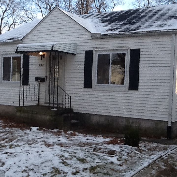 1st image of 652 Lurie Ave