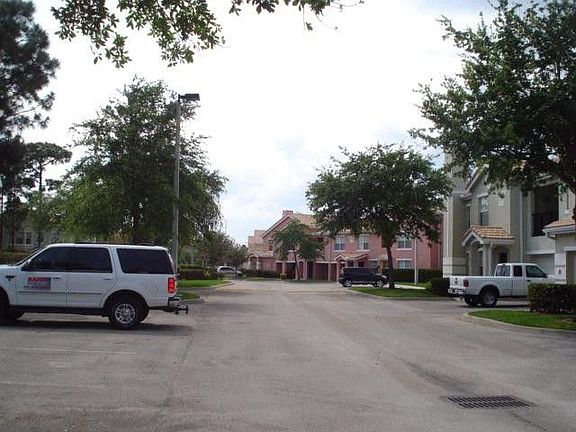3rd image of 110 SW Peacock Blvd APT 201