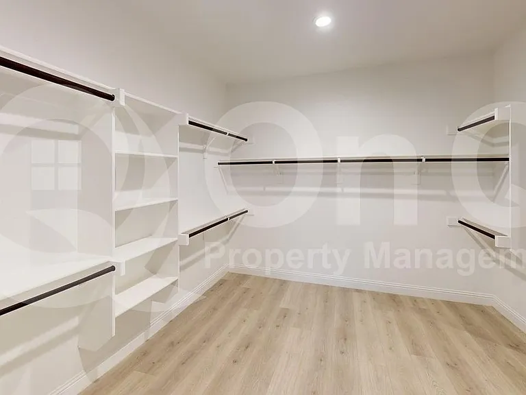 1005 Whitehall Ln — Photo 20