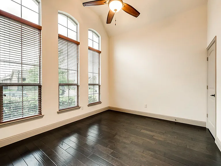 1025 Dunhill Ln — Photo 13