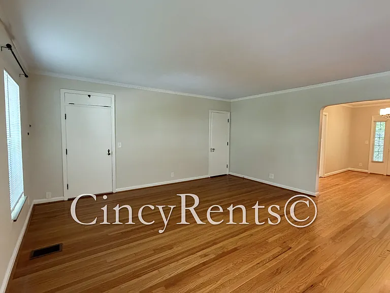 1110 Delta Ave #1 — Photo 4