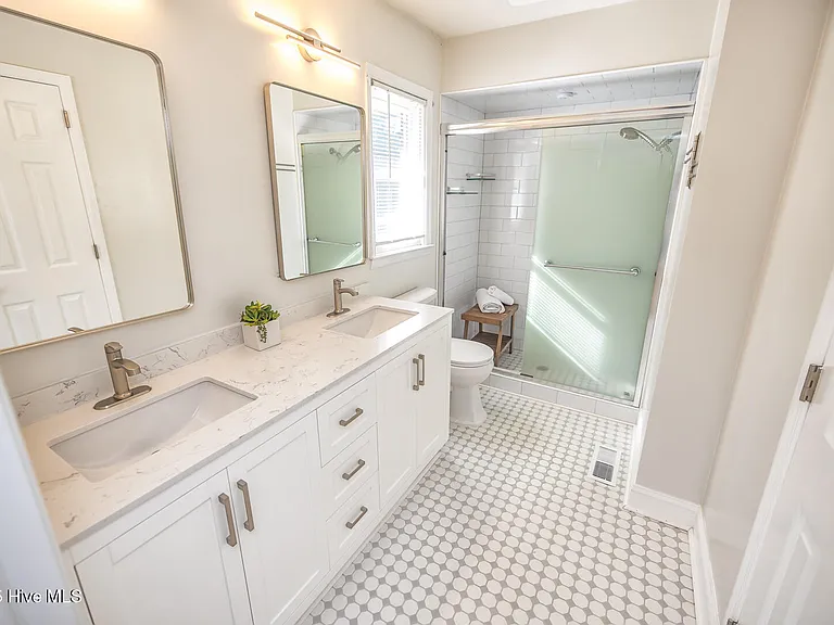 310 R L Honeycutt Dr — Photo 22