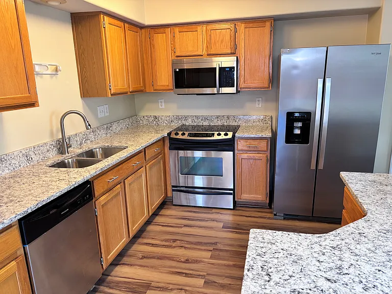 100 White Cedar Ln — Photo 2