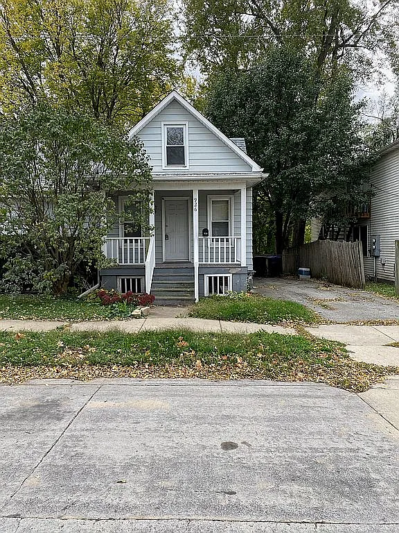 926 W Grove St photo 1