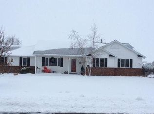 1325 Windsor Cir, Watertown, WI 53098