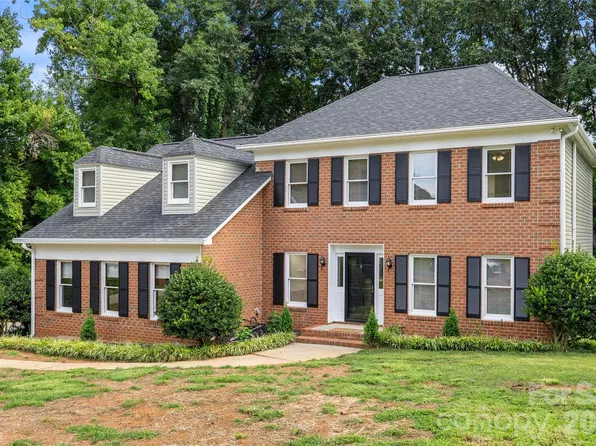 13110 Graymist Dr, Charlotte, NC 28215