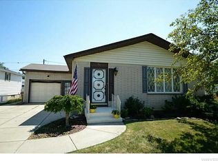 94 Gary Ln, Buffalo, NY 14227