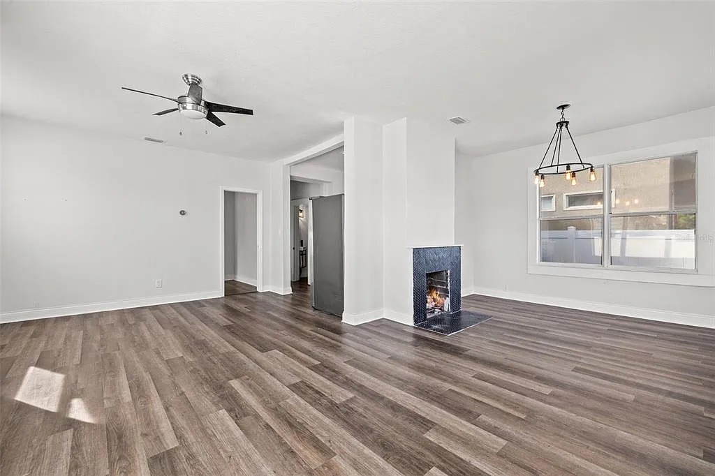 2 bed, 2.0 bath, 893 sqft, $2,700 — Photo 3