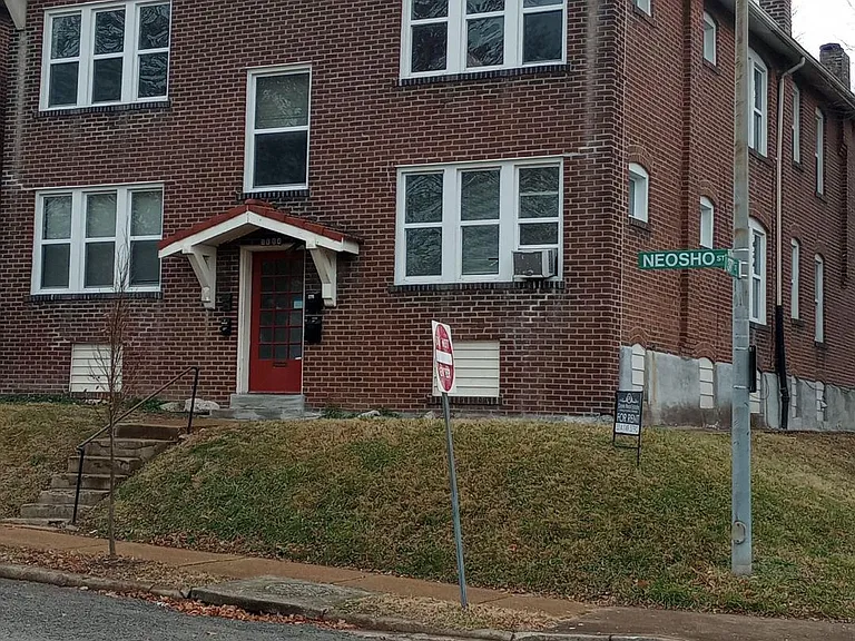 3664 Neosho 2nd Floor Est — Photo 1