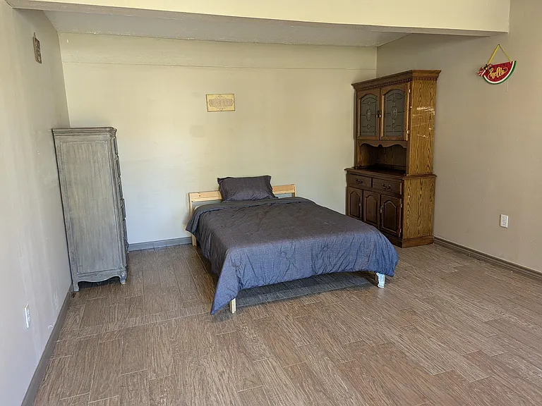 Lakecrest Dr — Photo 2