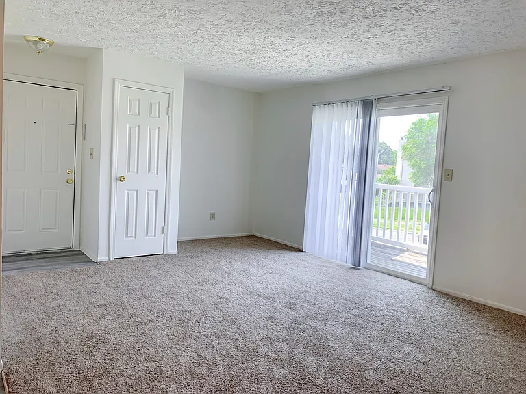 Waterstone Place Apartments — Photo 5