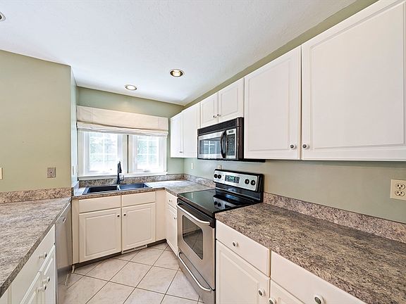 3rd image of 501 Auburn St APT 402