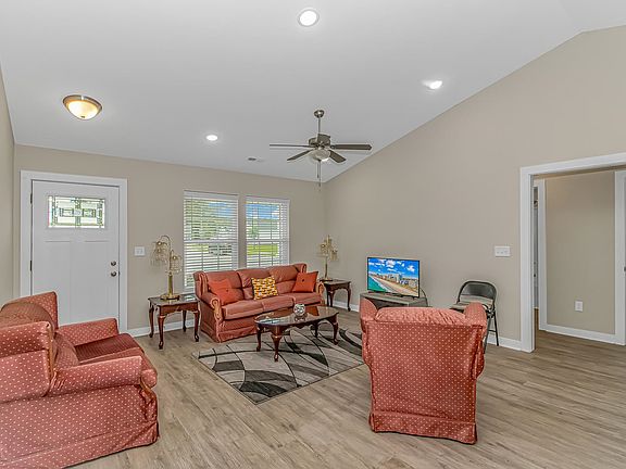 5th image of 1430 Heirloom Dr.