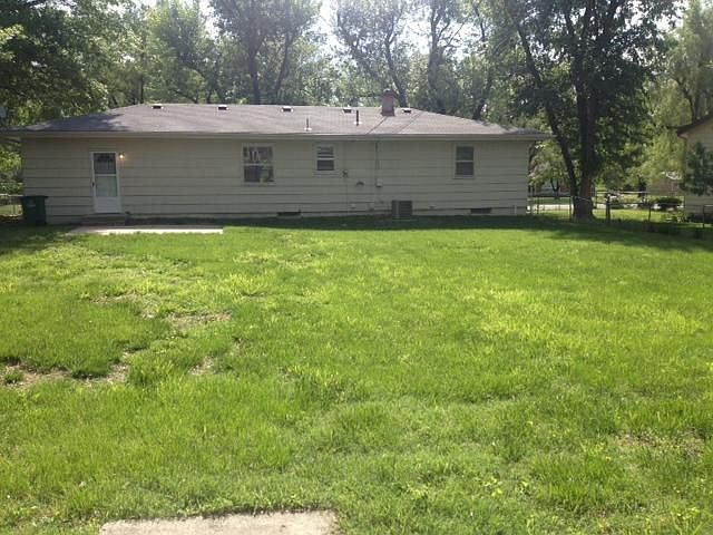 2nd image of 416 NW Ward Rd