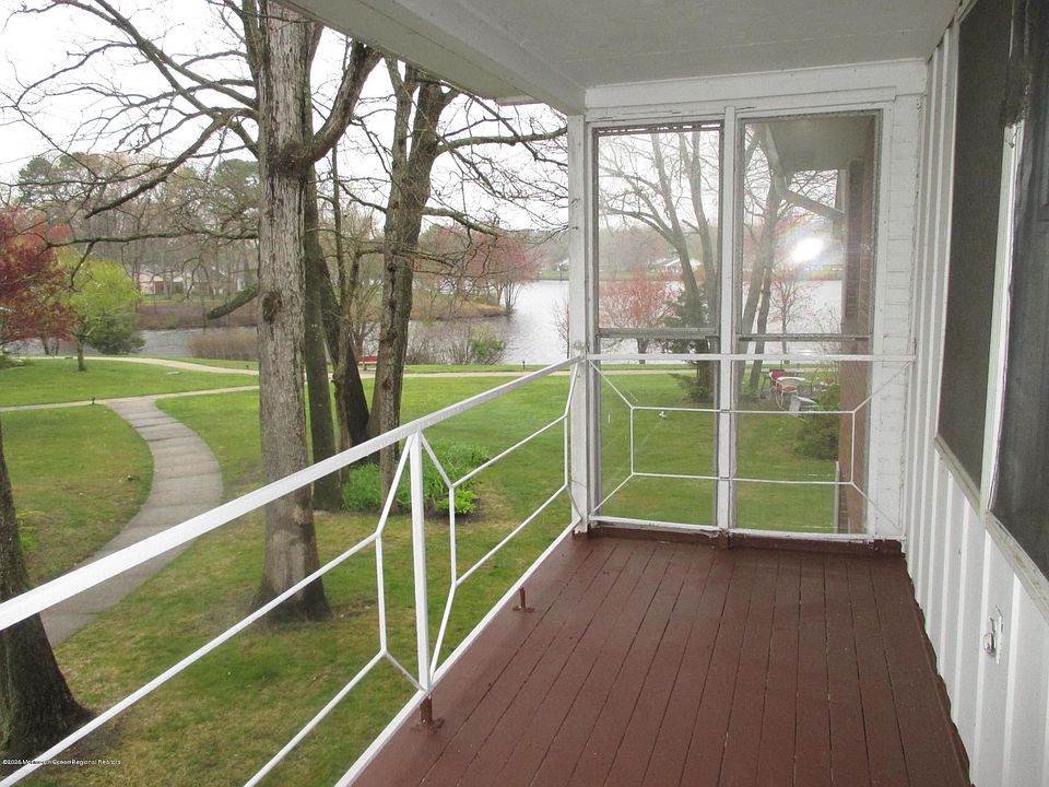 1st image of 48L Cambridge Ct #2012