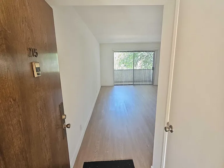 Coldwater Canyon Ave — Photo 14