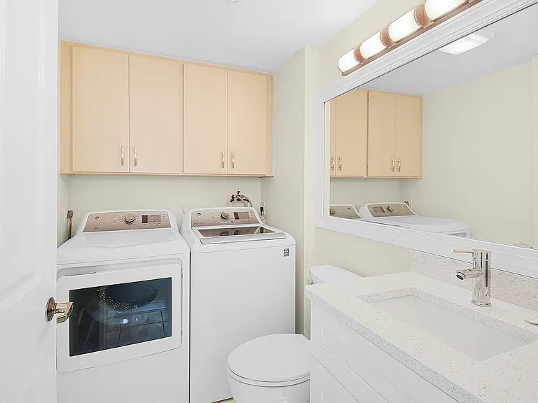 2442 SW Danbury Ln — Photo 20