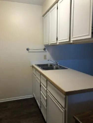 2 bed, $1,100 — Photo 3