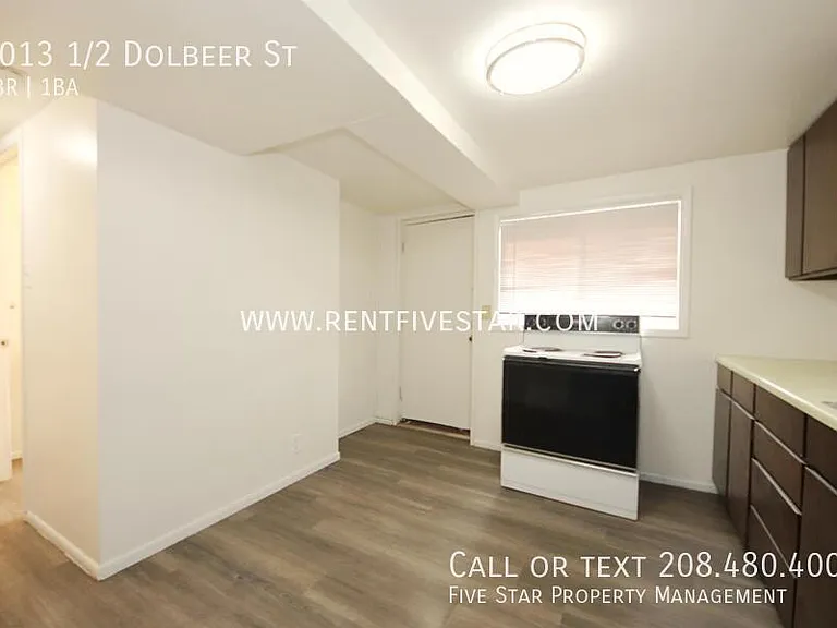 1013 1/2 Dolbeer St — Photo 4