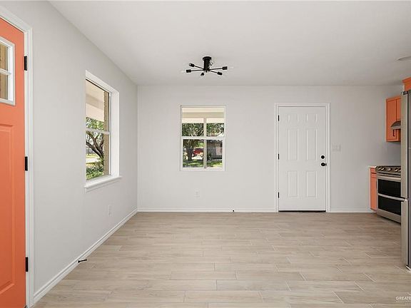 5th image of 2122 Woodstone St