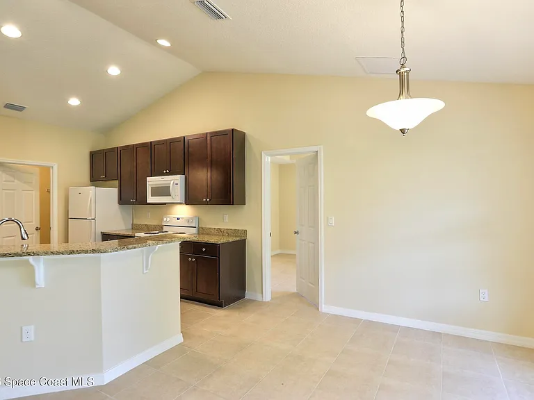 743 Breakwater Ter — Photo 12