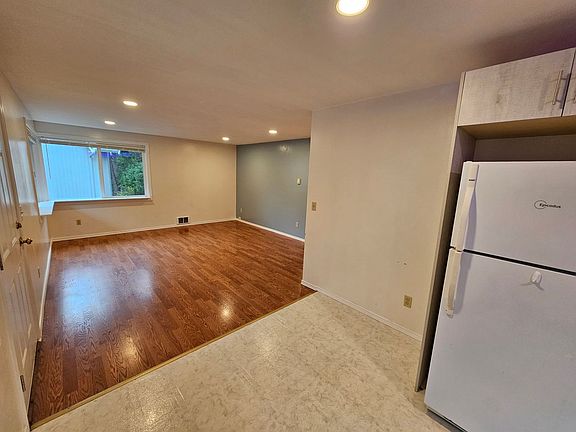 5th image of 1108 Bellevue Way SE #4