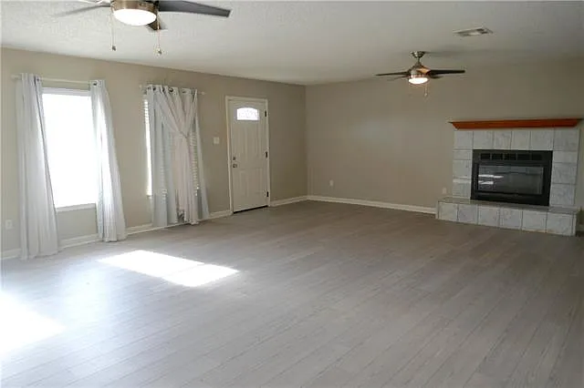 3 bed, 2.0 bath, 1600 sqft, $2,300 — Photo 4