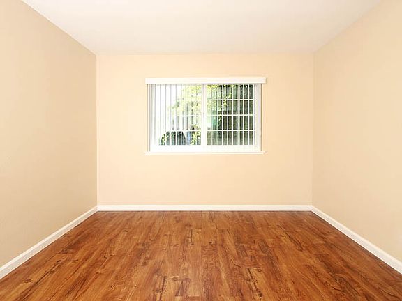 5th image of 438 Ventura Ave APT 2