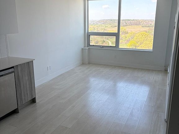 5th image of 2489 Taunton Rd #916