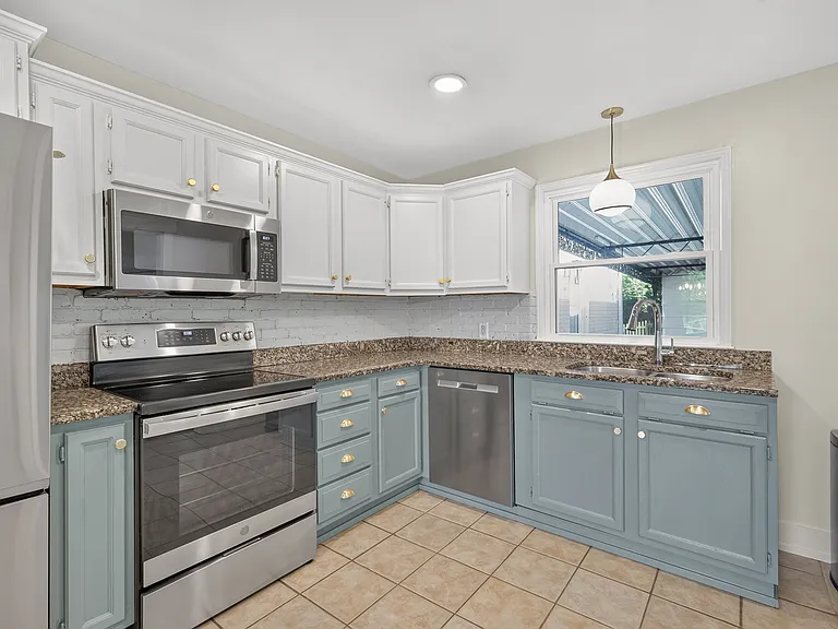 544 Watsonwood Dr — Photo 16