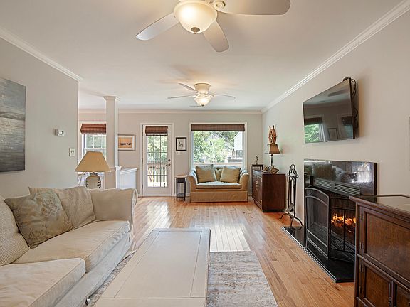 5th image of 812 Harbor Place Dr
