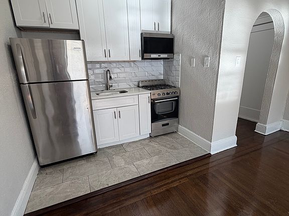 3rd image of 276 Beech St #35