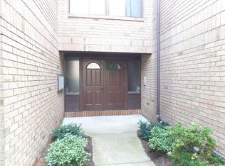 352 Willowbrook Dr, North Brunswick, NJ 08902
