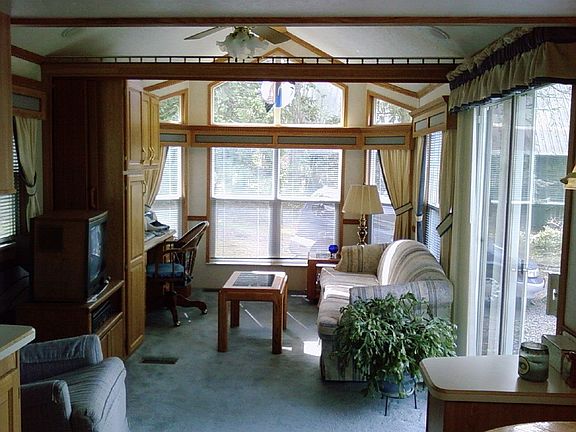 4th image of 560 Westcott Dr