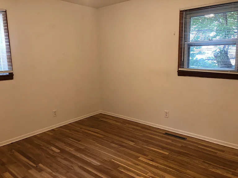 610 NE Gray Ln — Photo 8