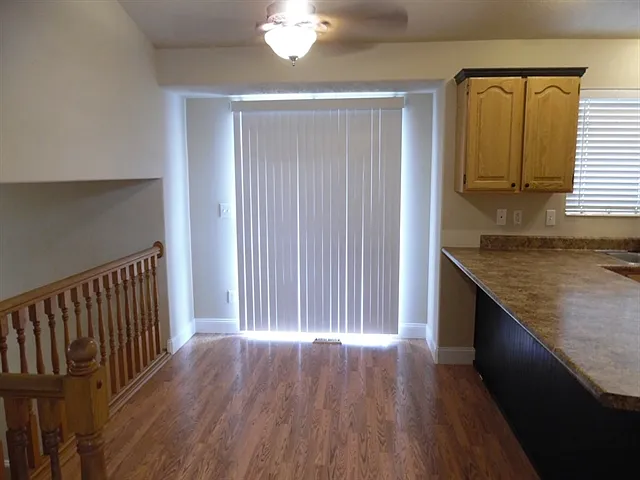 4 bed, 2.5 bath, 1656 sqft, $2,555 — Photo 3