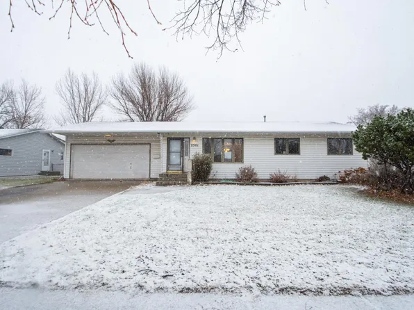2301 23rd Ave S, Fargo, ND 58103