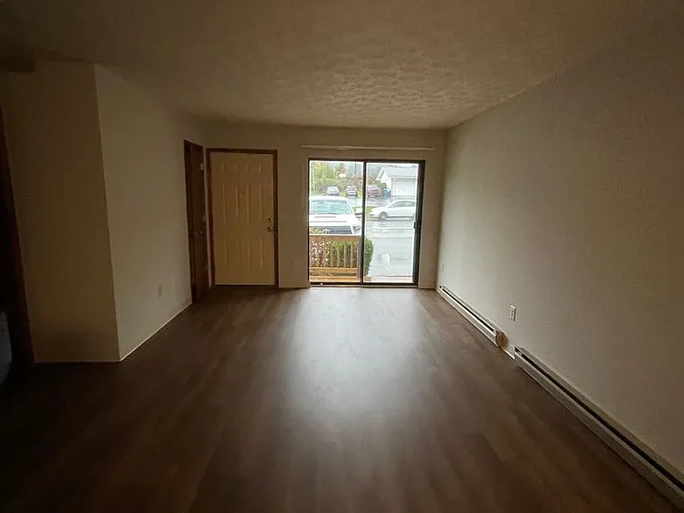 407 W Main St — Photo 4
