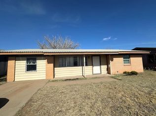 512 E 20th St, Crane, TX 79731