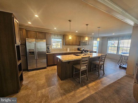 4th image of 98 Erica Cir