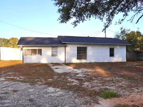 302 Edgewater Dr, Crestview, FL 32536