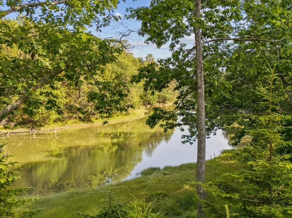 29 Crows Nest Drive, Freeport, ME 04032