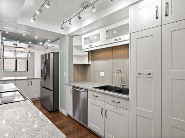 215 N 14th Ave SW #502, Calgary, AB T2R 0M2