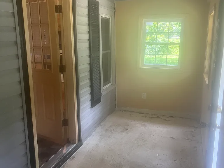 323 Edgefield Ave — Photo 3