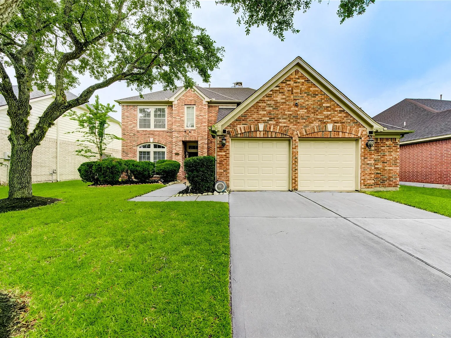 4 bed, 2.5 bath, 2540 sqft, $2,995 — Photo 1