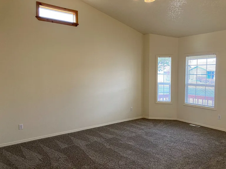 721 E Hawk St — Photo 6