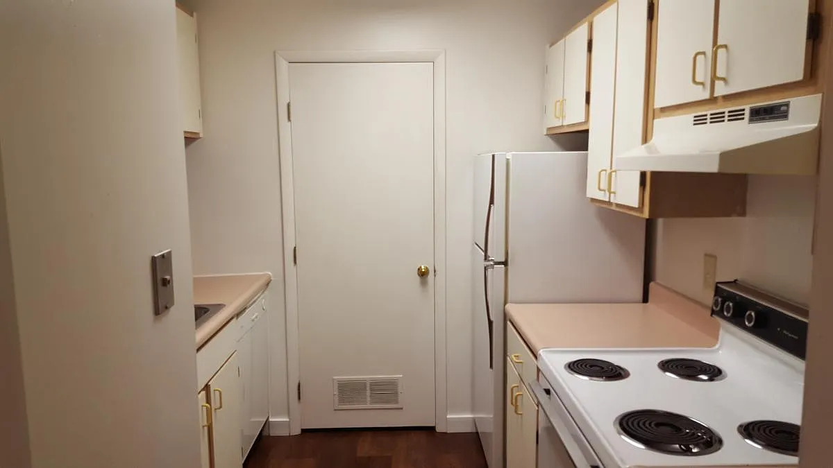 Galley Kitchen - 1100 17th St #1C