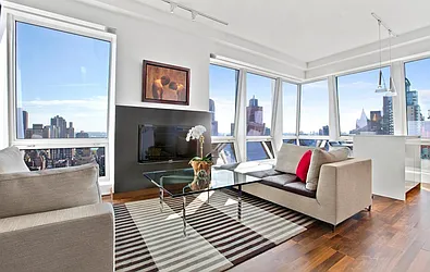 Rented by R New York