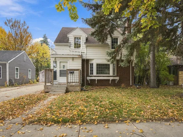 411 13th St S, Moorhead, MN 56560