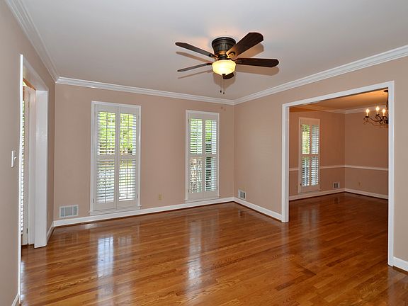 4th image of 285 Saddle Horn Cir